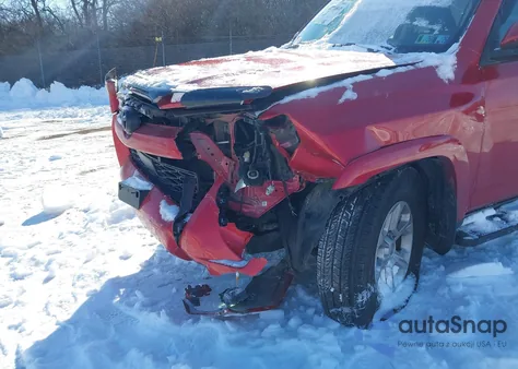 2021 Toyota 4Runner Sr5 z USA, uszkodzony, nr VIN JTEMU5JRXM5925101